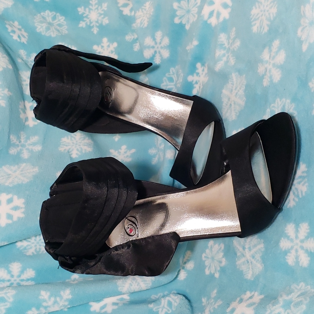 Dereon black satin stiletto ankle strap inside zipper
